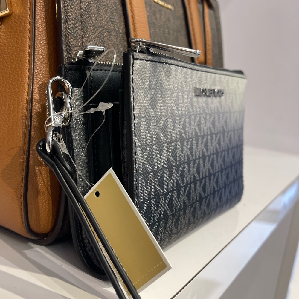 MICHAEL KORS Jet Set Lg Ombré Signature Logo Double Zip Wristlet Wallet 
Black - Picture 5 of 16